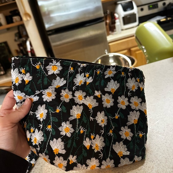 Set of 2 Flower/Floral Gift Bags, can separate upon request - Picture 4 of 7